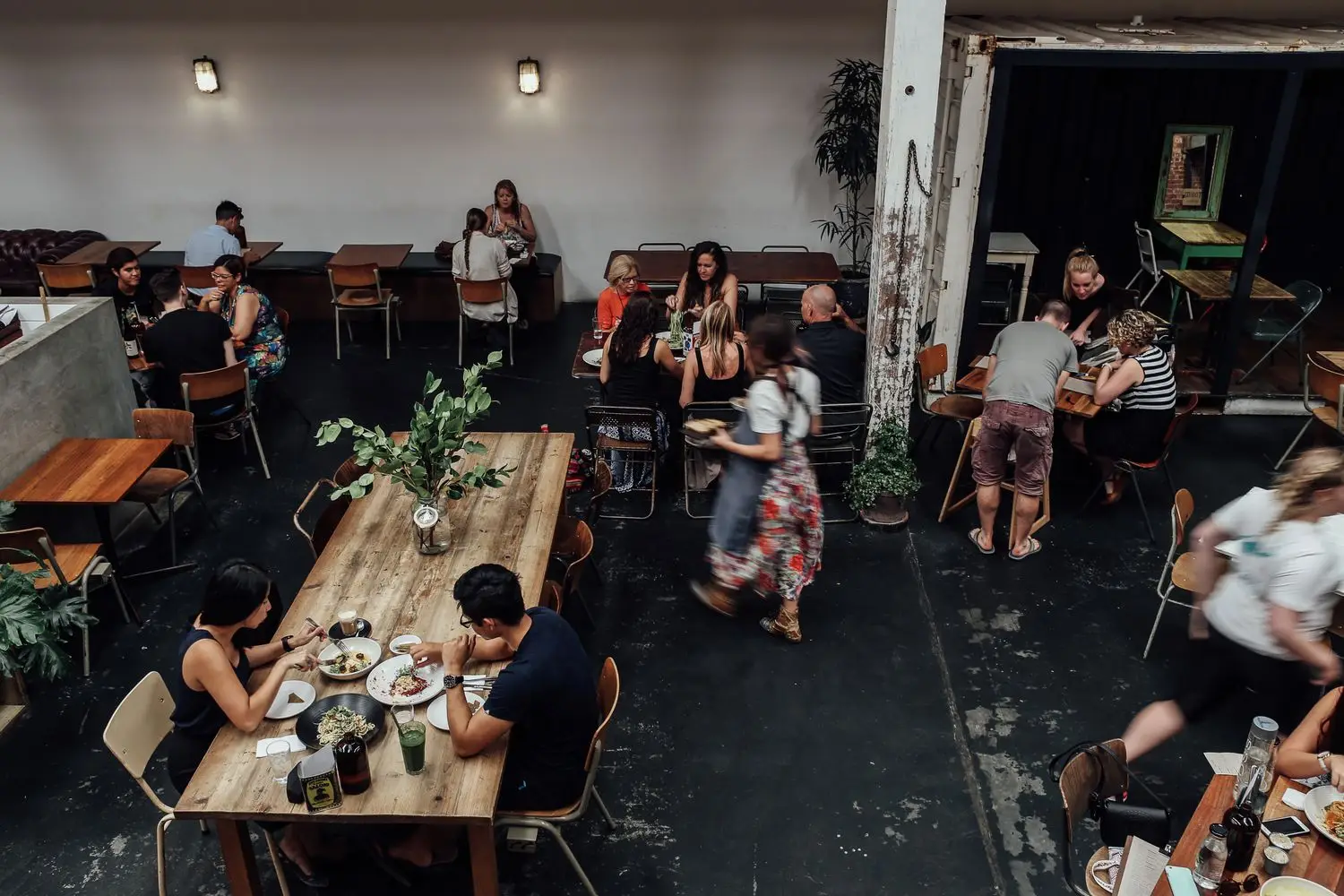 Busy contemporary restaurant dining room
